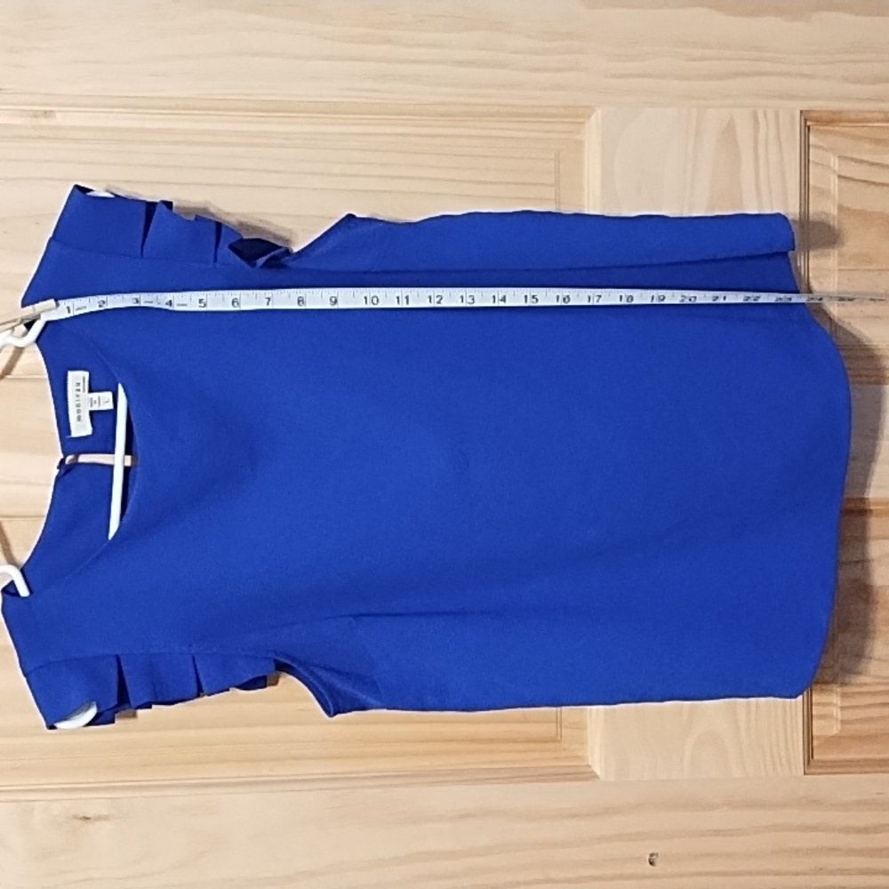 Sleeveless ruffled office blouse